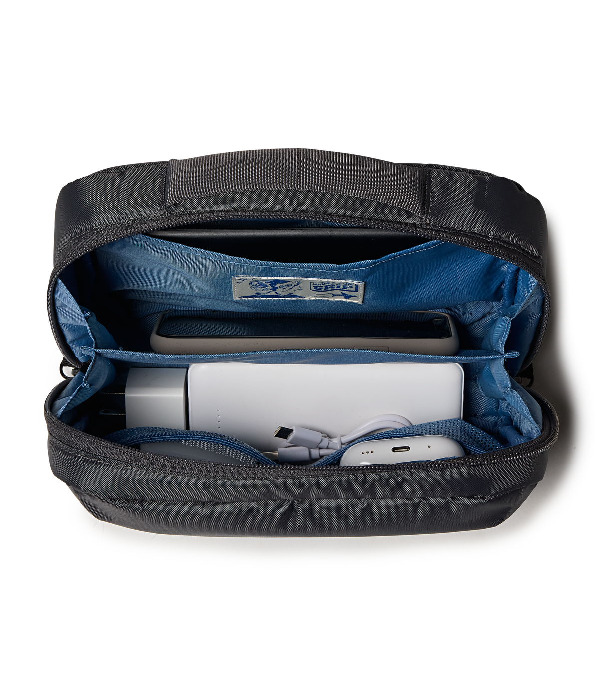 22-carry-on-luggage-tech-organizer-smokey-grit-set-t1 JS0A86EVDMX-DET3.png
