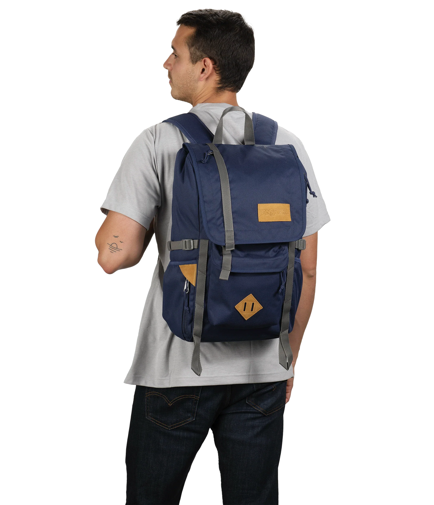 hatchet-backpack-w2 JS0A47J4003-MODEL.webp
