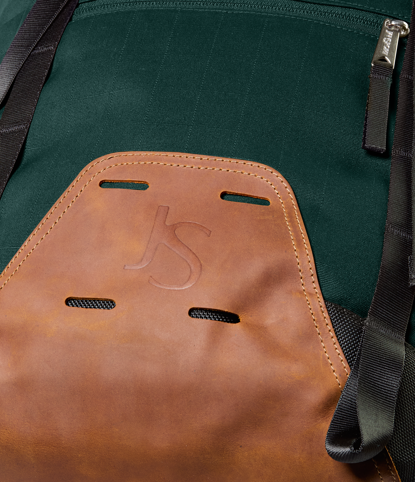 cruiser-rucksack-l0 JS0A86EP7F7-DET4.png