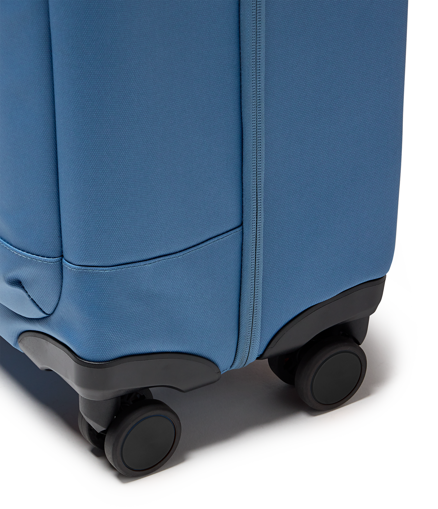 good-latitude-22-carry-on-o9 JS0A8E8BEW5-DET4.png
