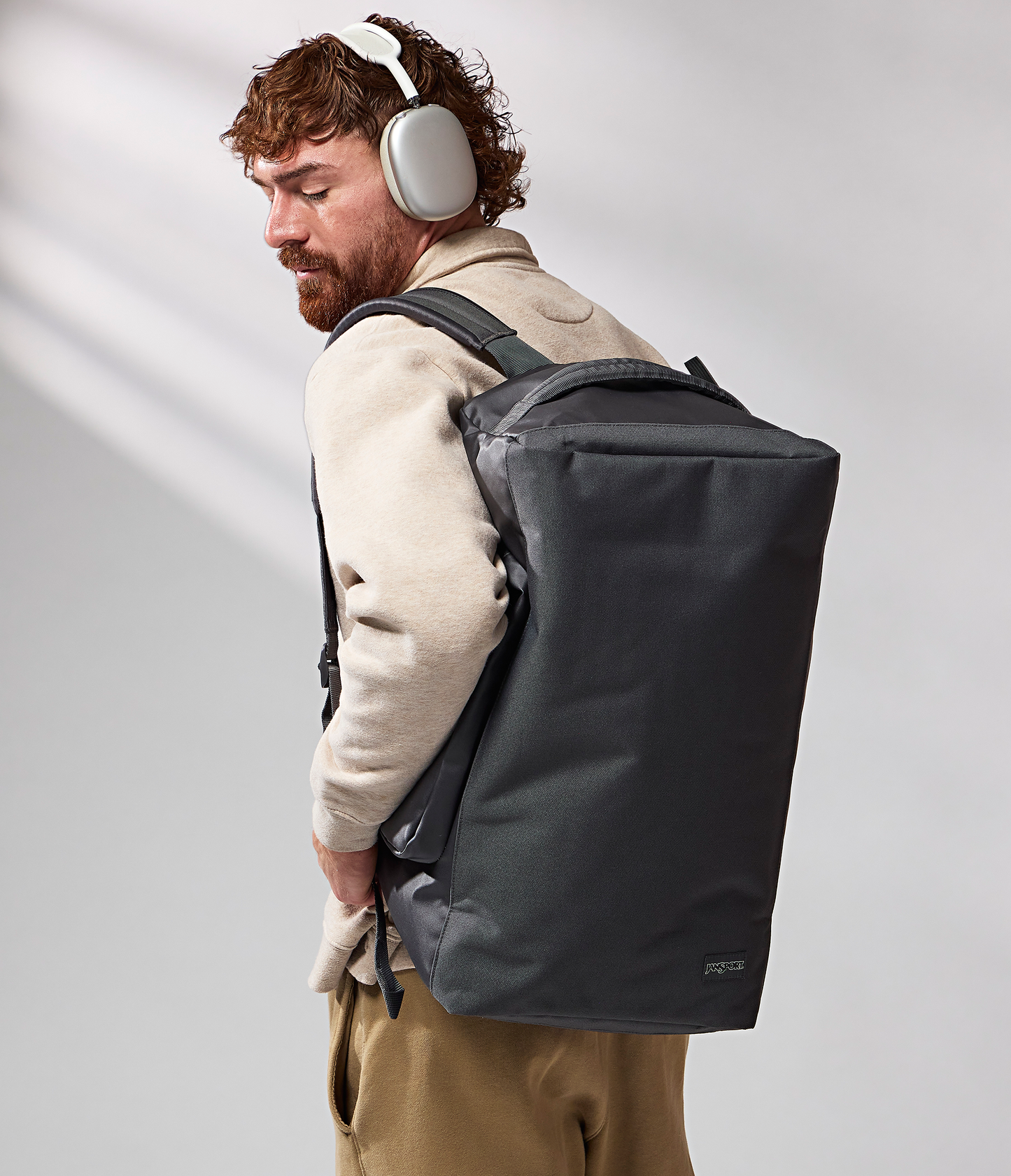 good-latitude-convertible-duffel-p9 JS0A8E8EDMX-MODEL.png